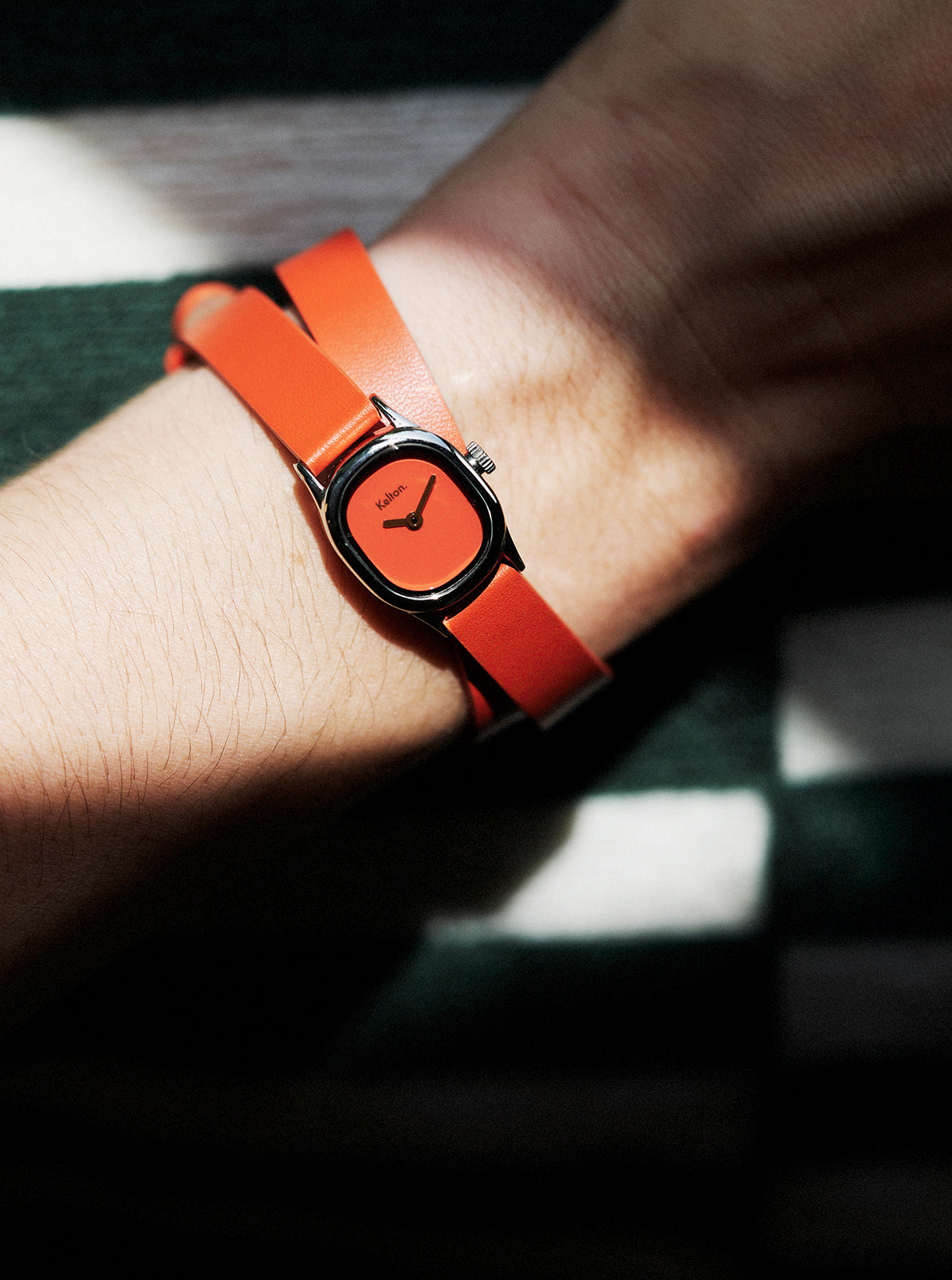 Image of Montre Minicolo mandarine à cadran rond, bracelet orange en cuir