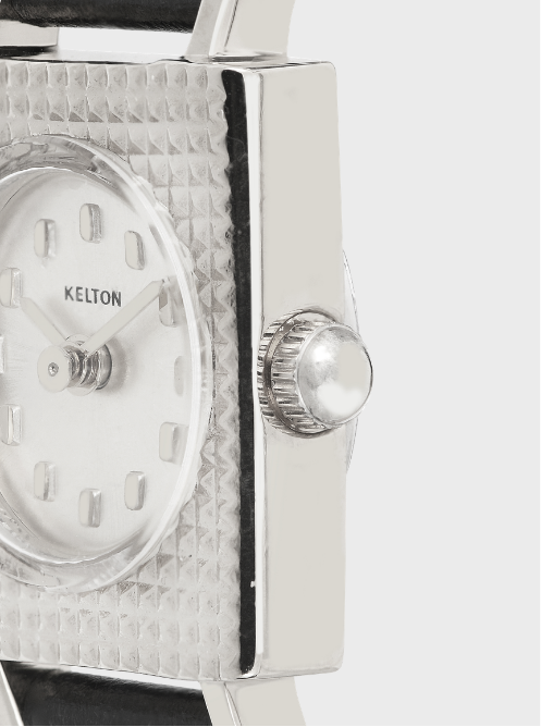 Image of Montre argentée à cadran rond blanc, couronne et fond visible