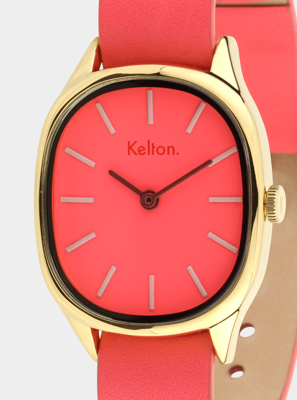 Image of Montre à cadran rose, gros plan, bracelet cuir rose.