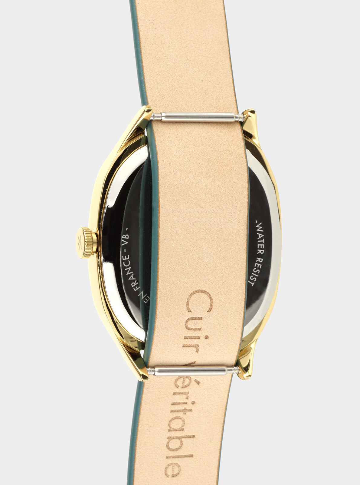 Image of Bracelet cuir beige gravé, boucle dorée, montre visible sur le côté