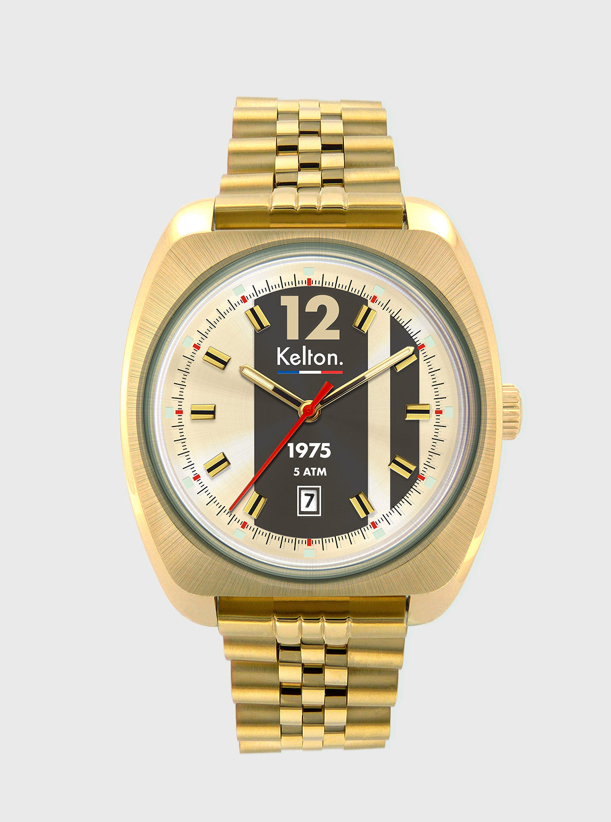 Image of Montre acier doré, cadran noir, index lumineux et date 7 avec repère 12.