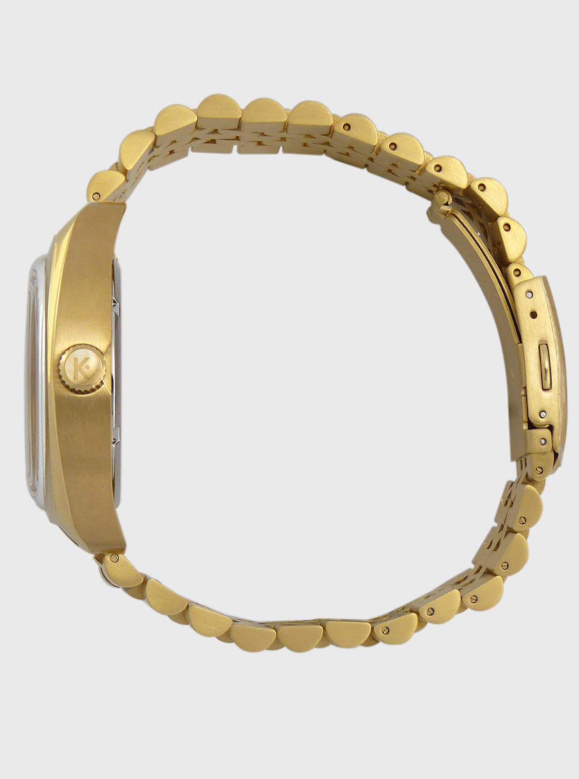 Image of Montre à bracelet acier doré, vue arrière du boîtier et maillons circulaires.