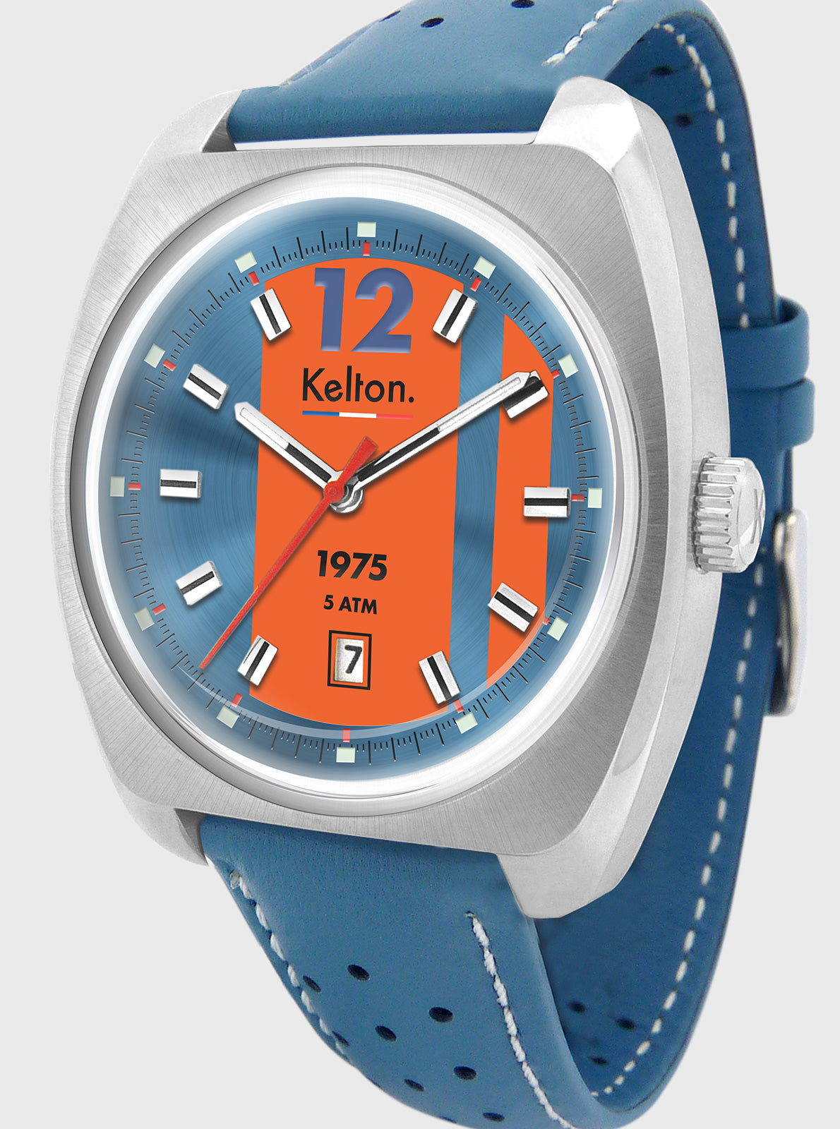 Image of Montre Kelton cadran bleu-orangé avec inscription 1975, boîtier argenté et bracelet bleu.