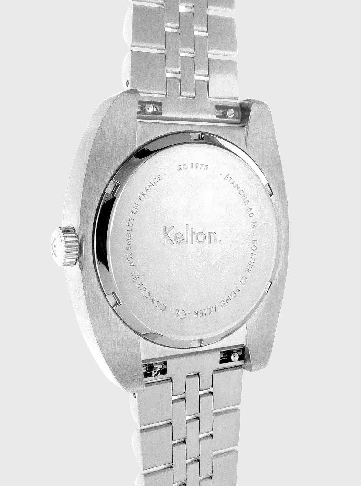 Image of Boîtier arrière de montre Kelton RC 1975 en acier, gravures et bracelet à maillons