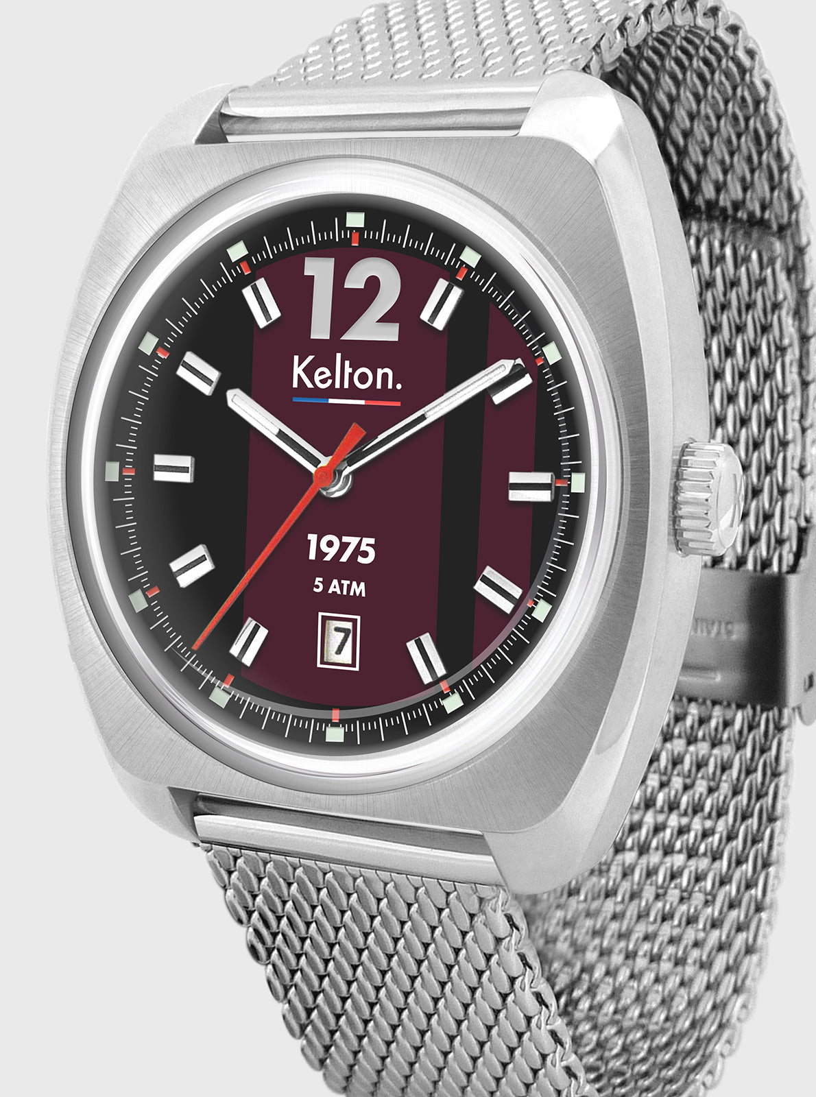 Image of Montre Kelton RC 1975 avec cadran noir bordeaux, repères carrés et bracelet maille argent.
