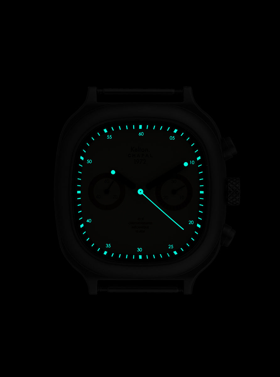 Image of Montre chronographe noire avec cadran noir, index verts lumineux et trois compteurs