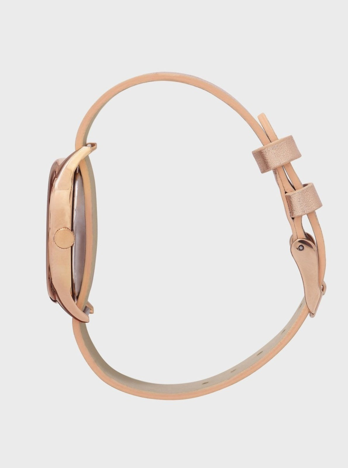 Image of Bracelet en cuir beige d’une montre or rose, fermoir et boîtier allongé.