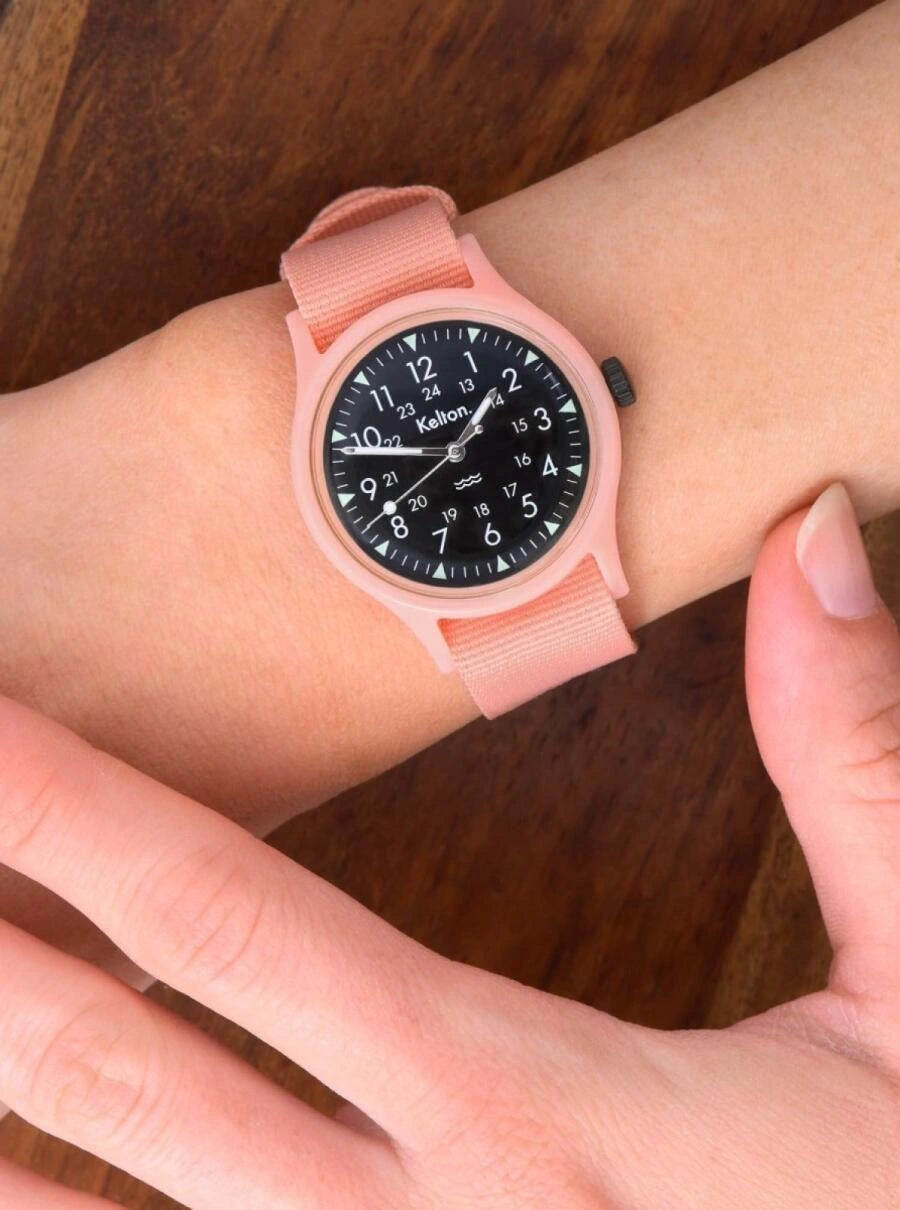 Image of Montre mécanique à bracelet textile rose et cadran noir
