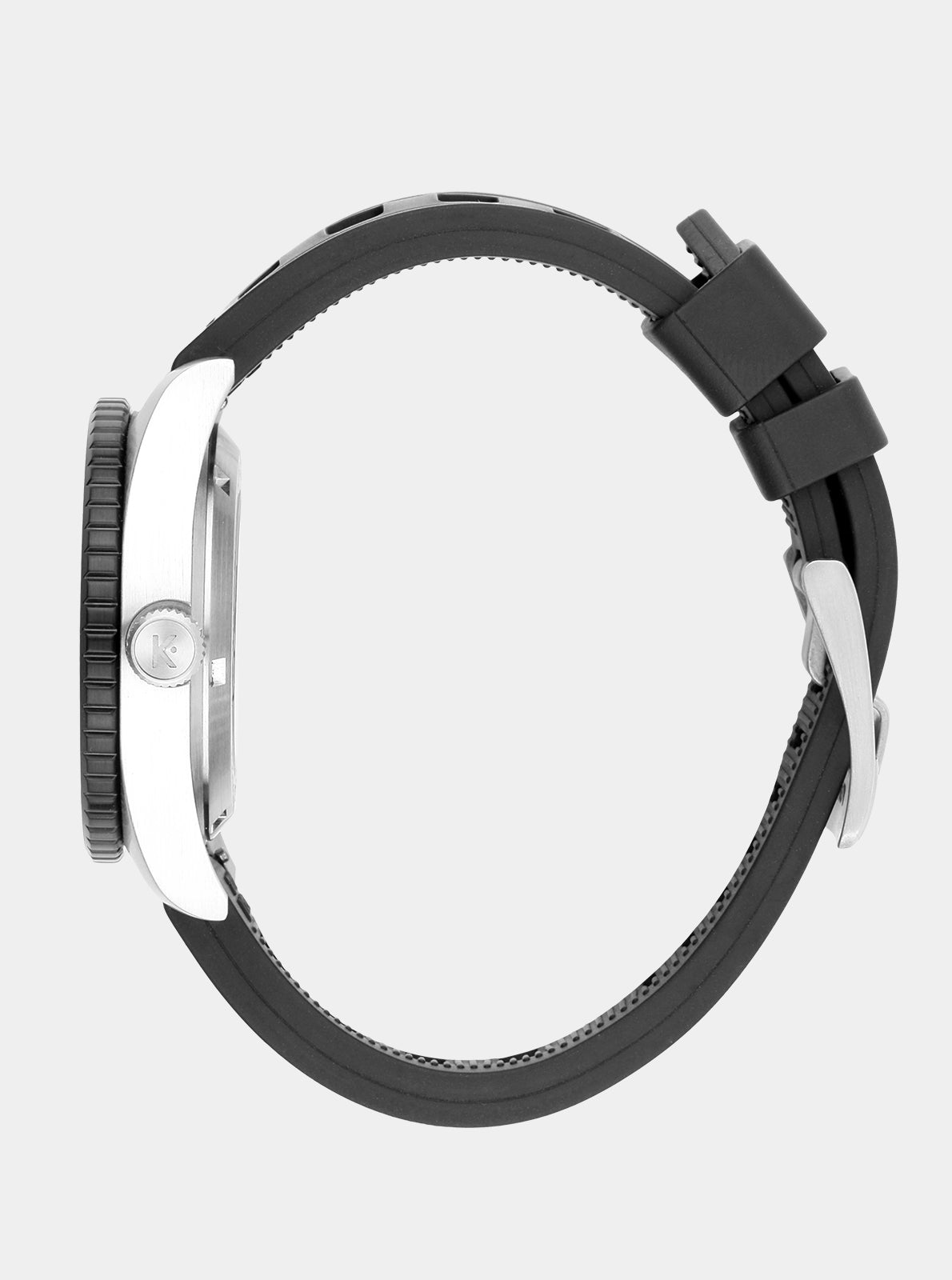 Image of Montre Isofrane noire avec bracelet en caoutchouc et boîtier noir, vue de côté