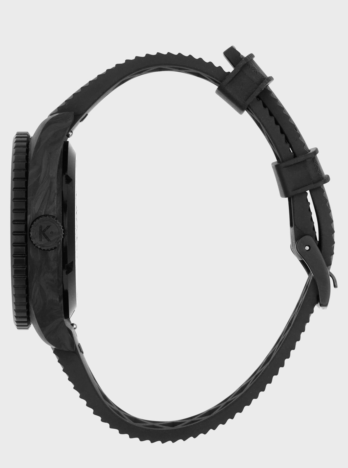 Image of Montre Kelton noire vue de profil, boîtier et bracelet en caoutchouc texturé.