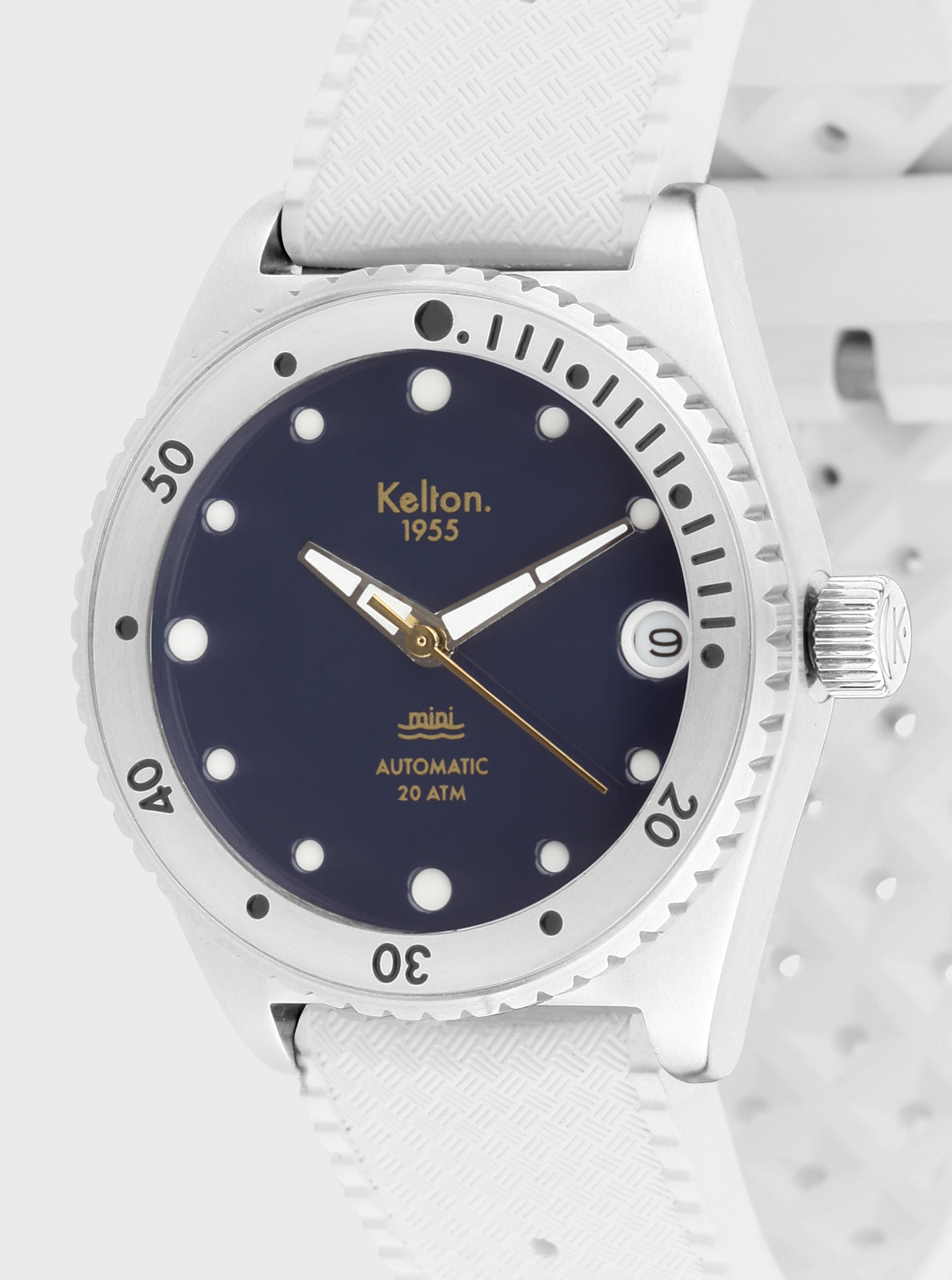 Image of Montre de plongée cadran bleu marine, boîtier argent, bracelet blanc texturé, vue rapprochée