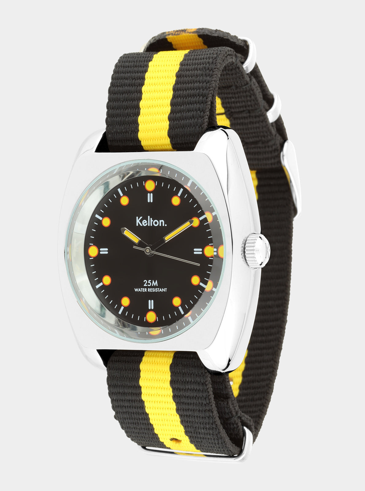 Image of Montre Kelton en acier argenté, cadran noir, bracelet NATO rayé noir et jaune.