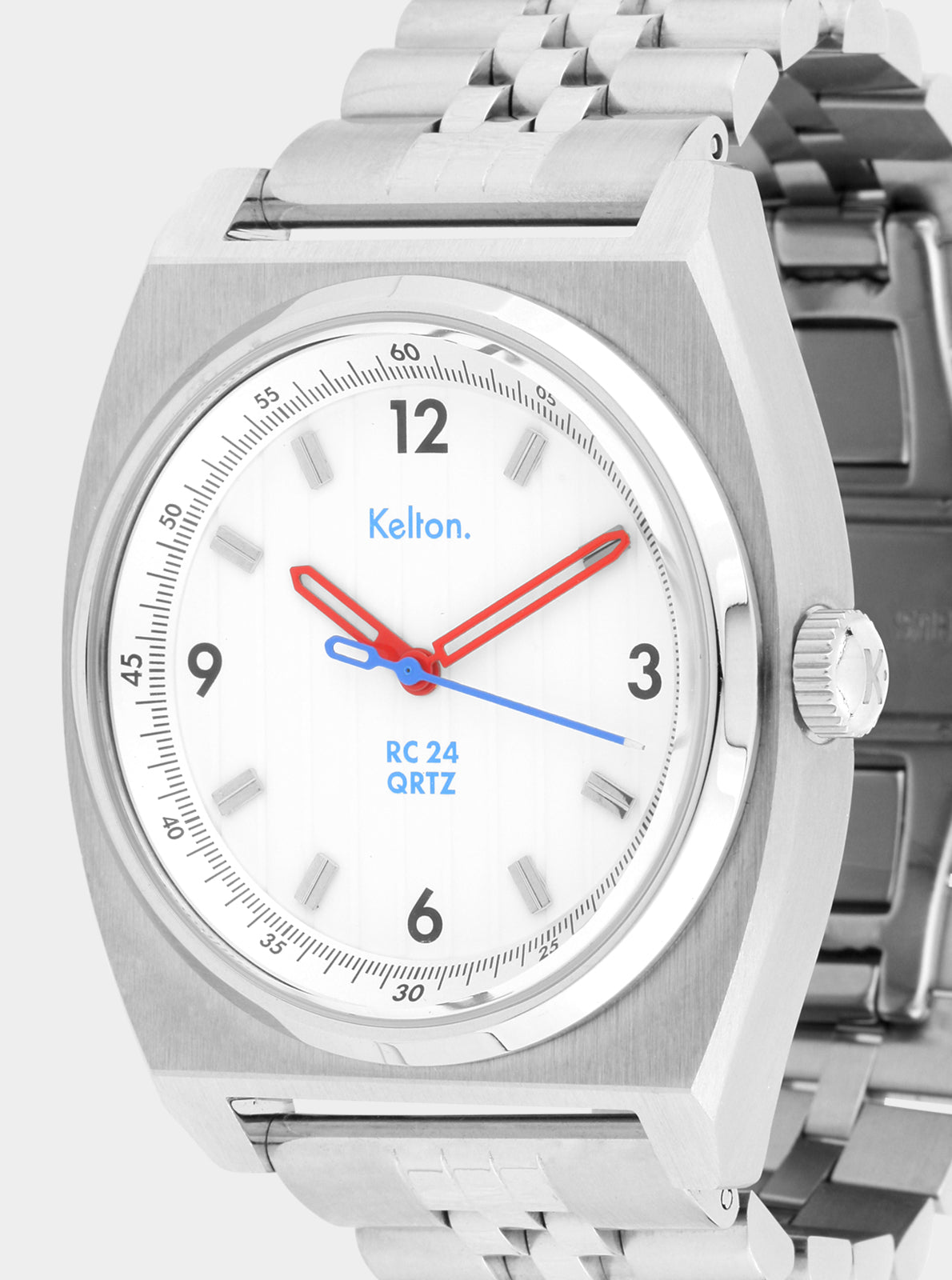 Image of Montre quartz cadran blanc avec repère 12, boîtier argenté, bracelet acier.