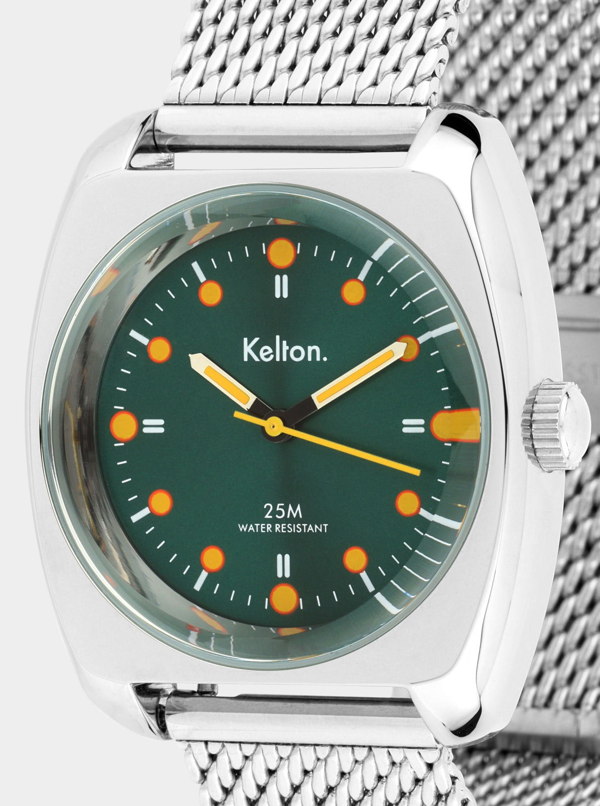 Image of Montre Kelton cadran vert, aiguilles jaunes/orange, index orange, gros plan.