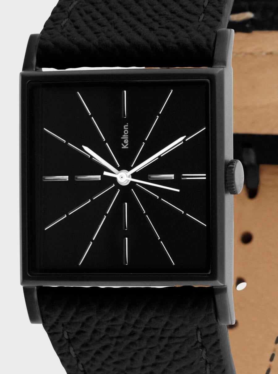 Image of Montre carrée cadran noir, aiguilles argent et bracelet noir texturé