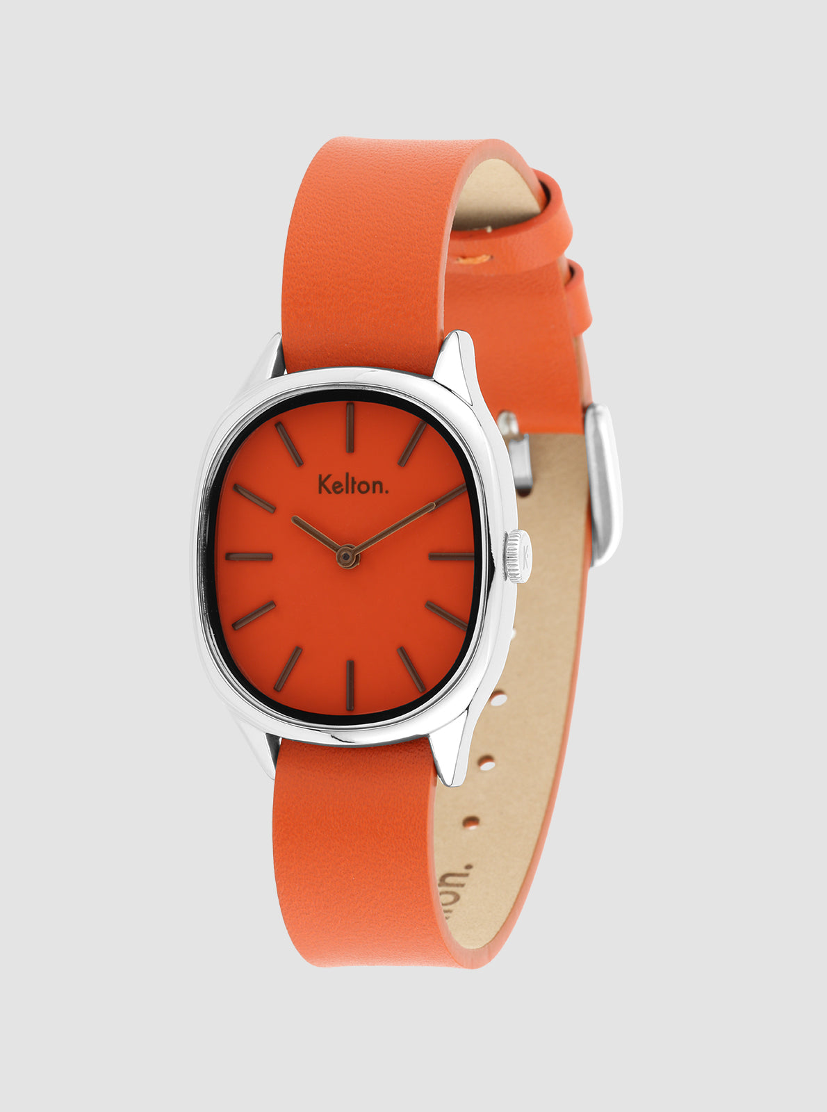 Image of Montre cadran orange avec bracelet cuir orange et boîtier argenté, vue en angle