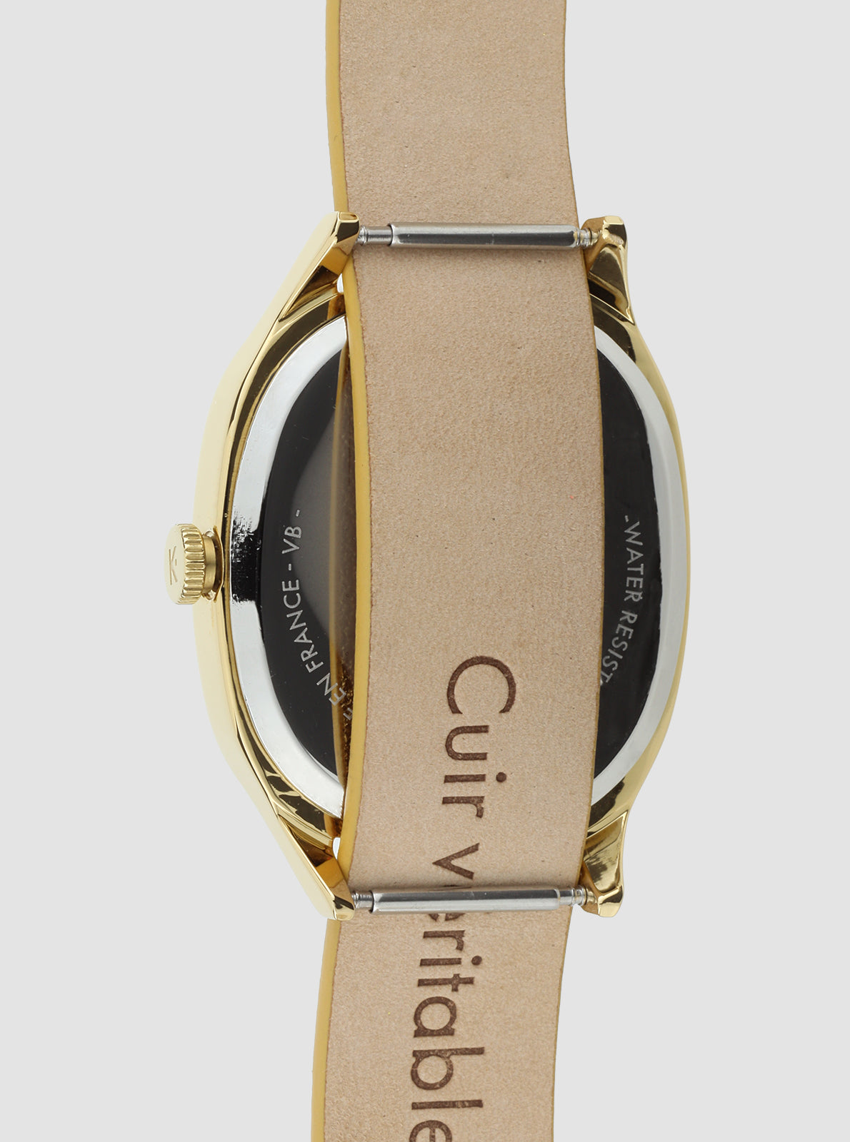 Image of Montre bracelet cuir doré, fond gravé «WATER RESISTANT» et inscription