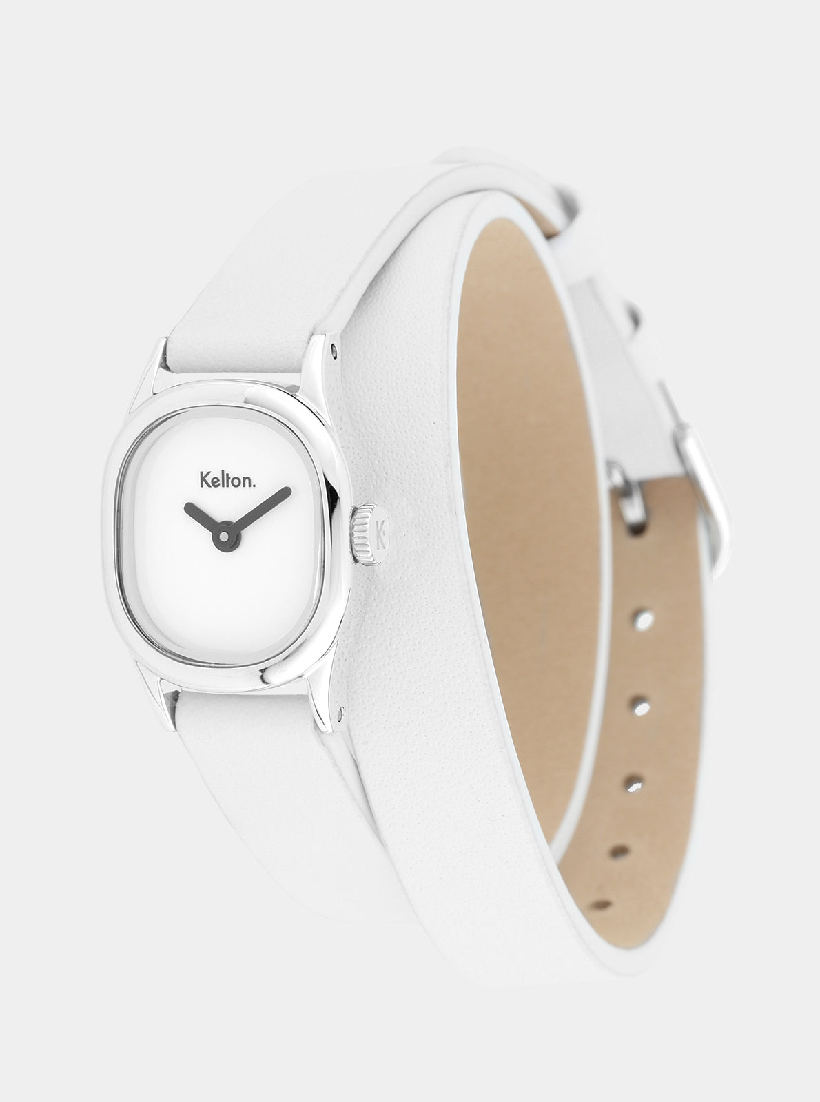 Image of Montre à cadran blanc et bracelet cuir blanc, vue trois-quarts.