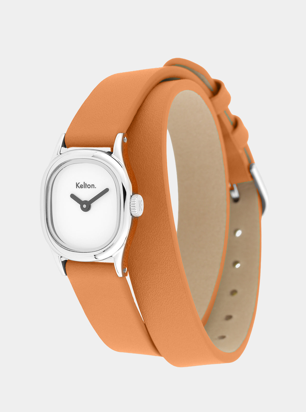 Image of Montre à bracelet cuir camel, boîtier argenté et cadran blanc, vue en biais.