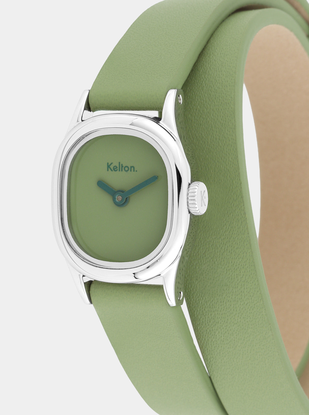 Image of Montre Minicolo Sauge gros plan cadran vert, logo Kelon, bracelet vert en cuir.