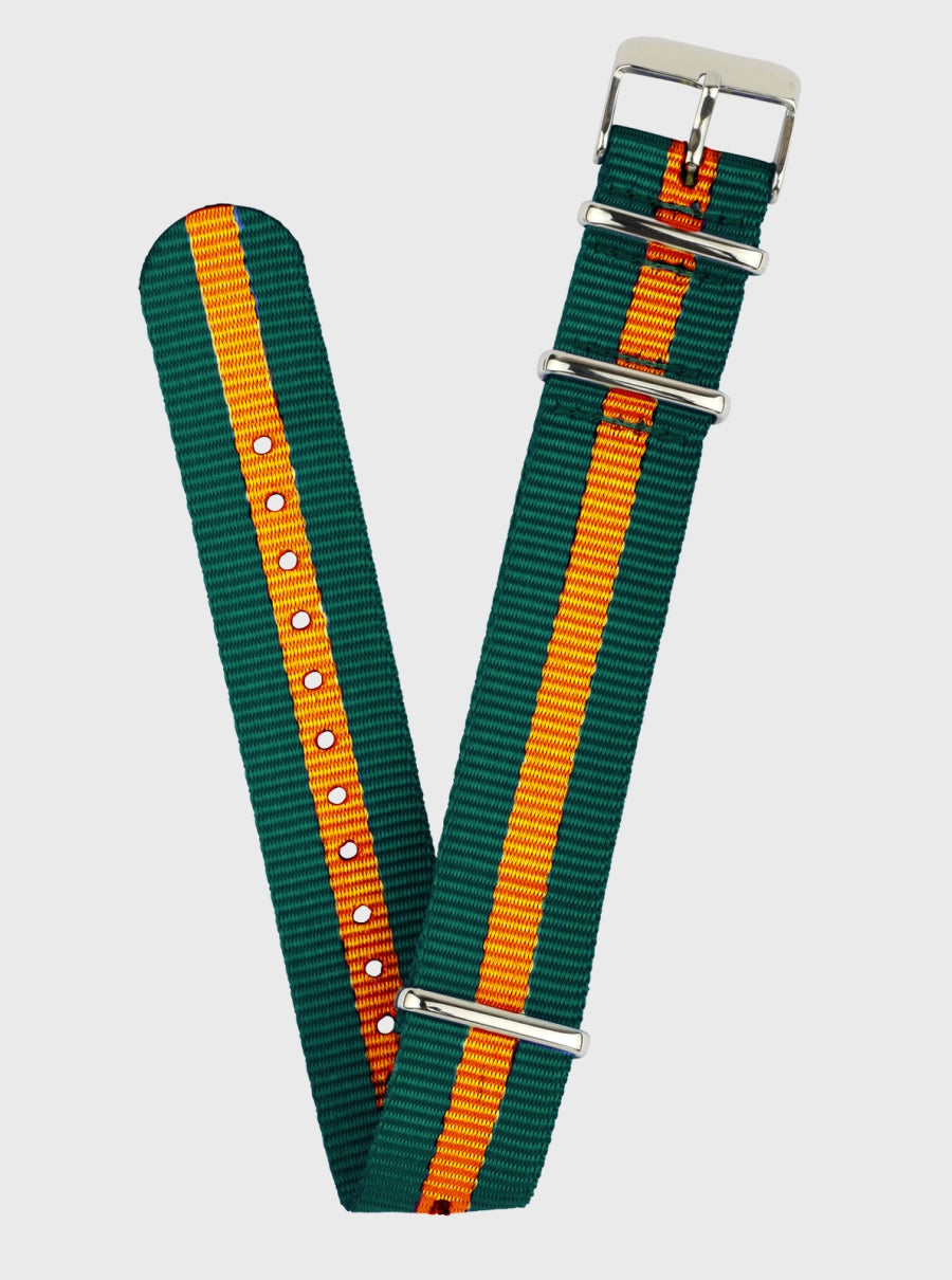 Image of Bracelet Nato 20 mm vert à rayures orange et jaunes, boucle argentée.
