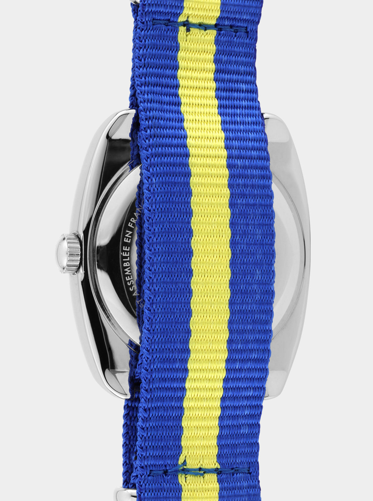 Image of Montre RC2, vue latérale du boîtier argent, bracelet Nato rayé bleu et jaune