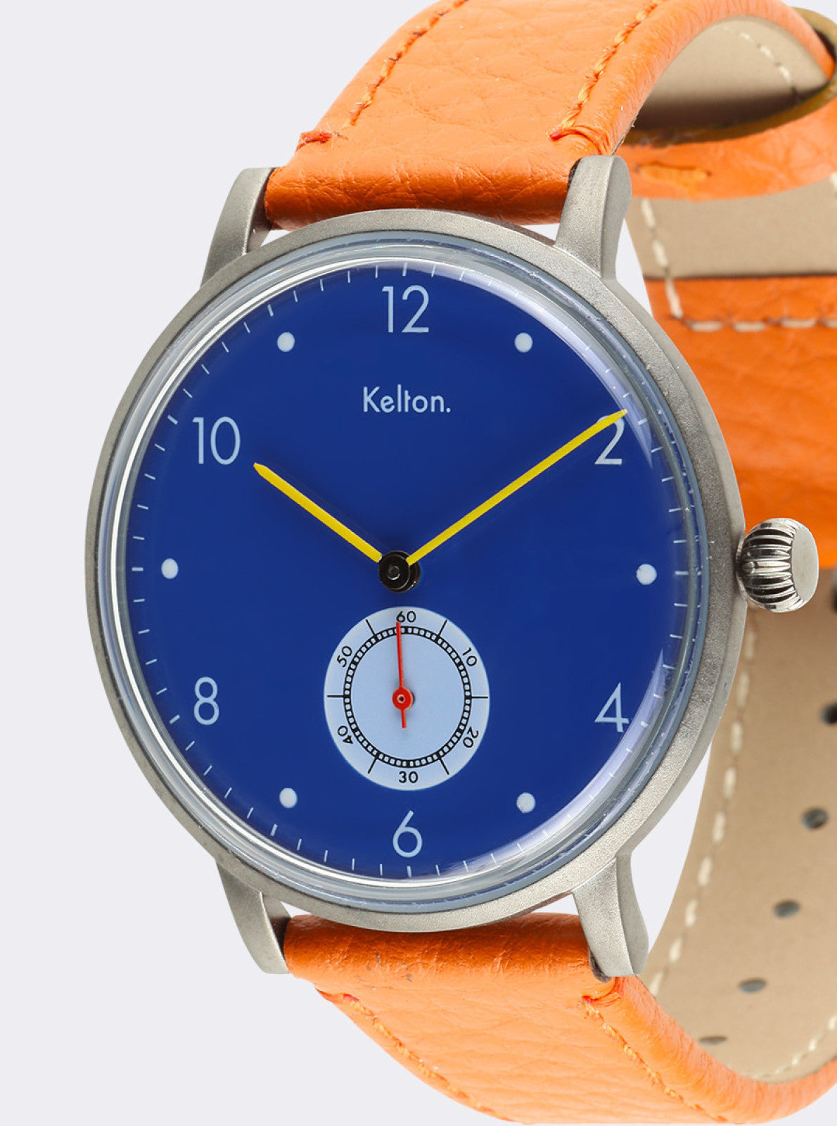 Image of Montre cadran bleu avec aiguilles jaunes et sous-cadran, bracelet orange