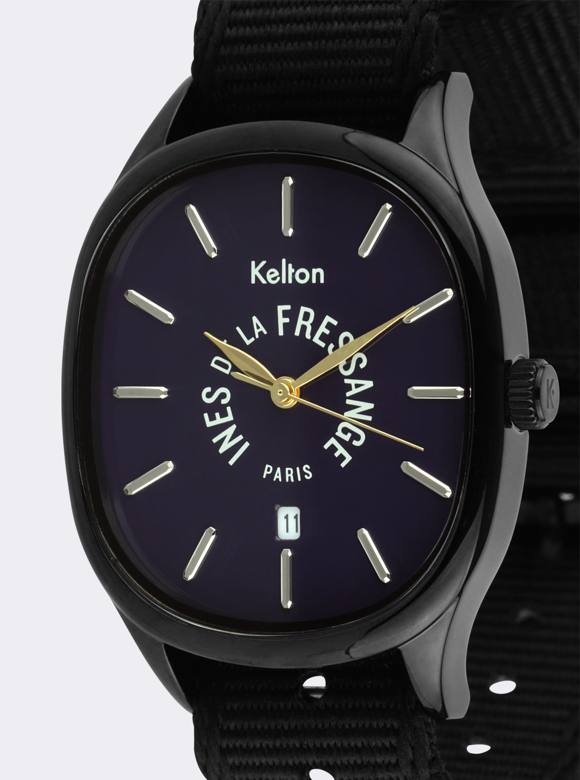 Image of Montre Kelton avec cadran bleu nuit, index bâtons et aiguilles dorées, vue rapprochée.