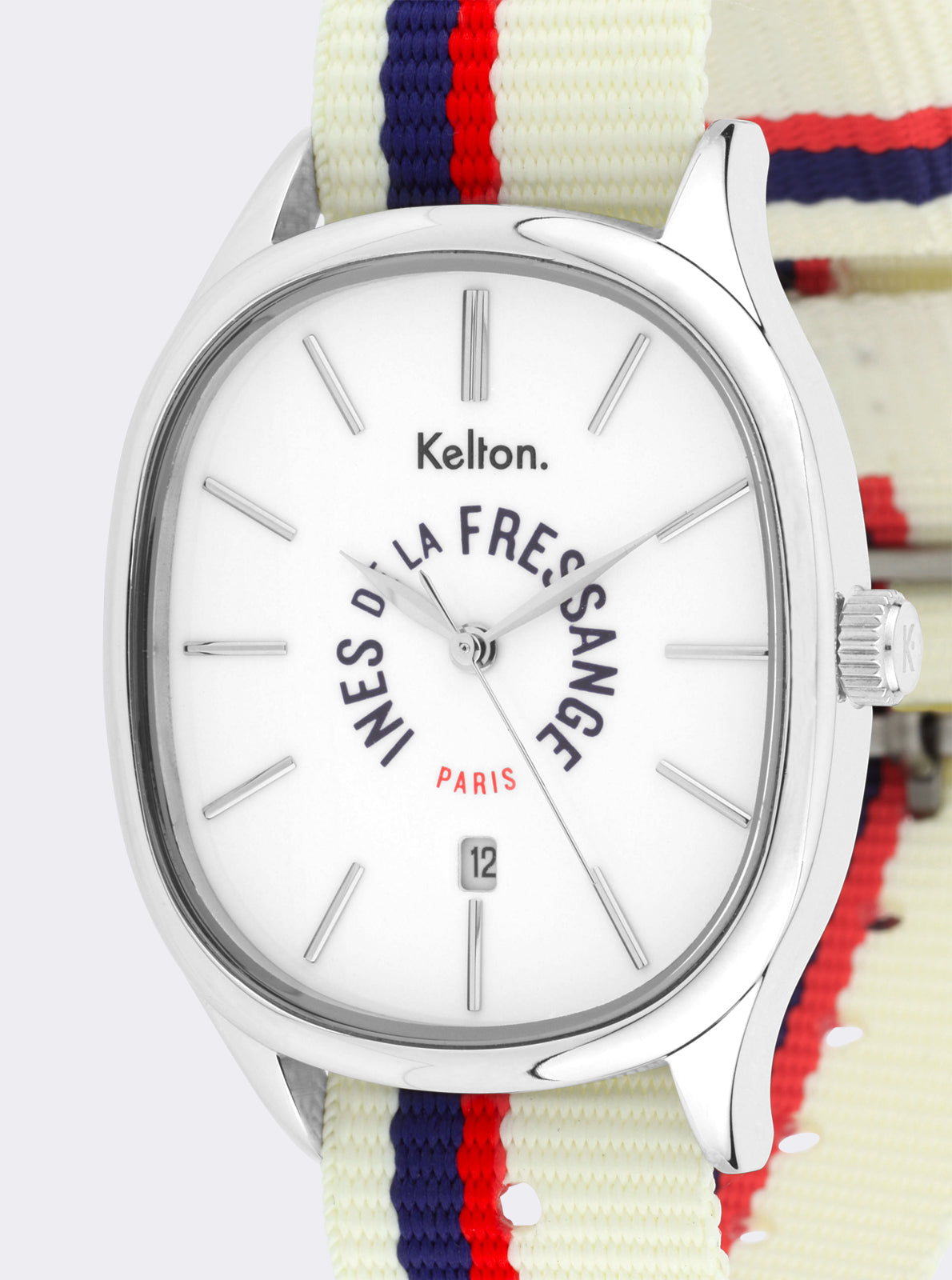 Image of Montre sport gros plan du cadran blanc et couronne, bracelet tissu écru rayé rouge et bleu.