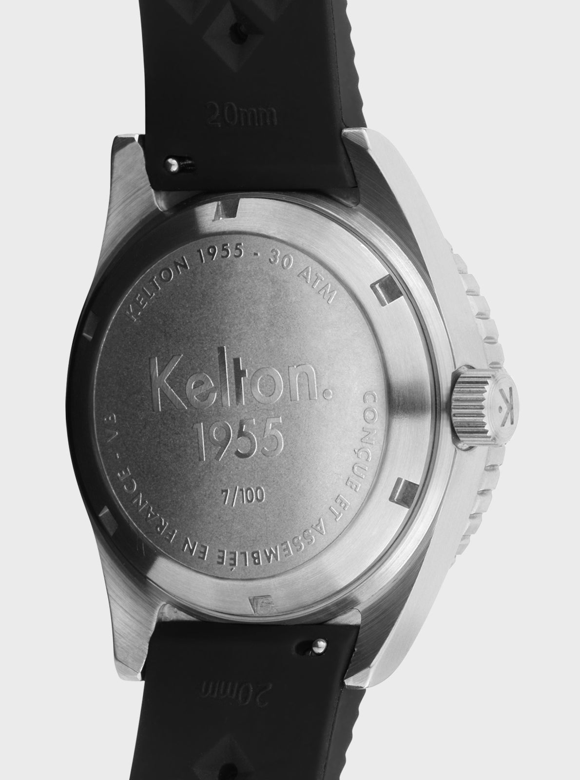 Image of Fond de montre Kelton 1955, gravures sur acier, bracelet noir en silicone.