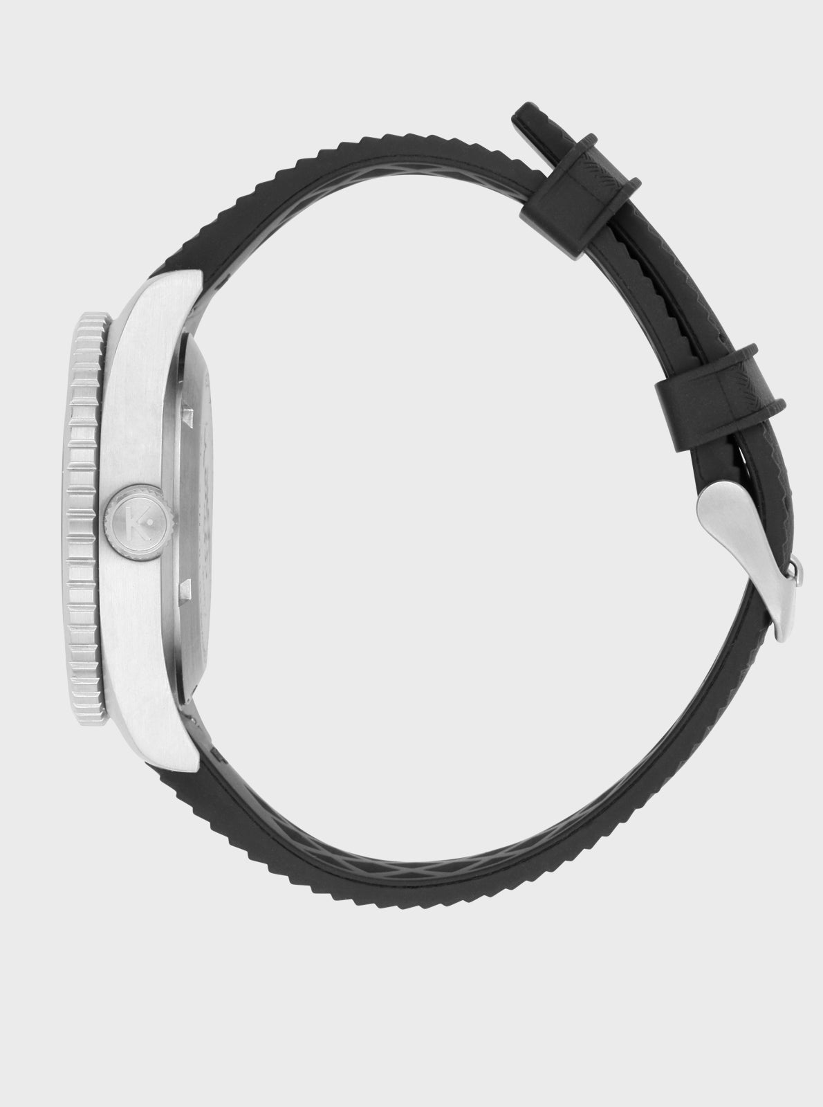 Image of Montre de plongée Kelton 1955, bracelet noir à boucle, boîtier acier vu de côté.