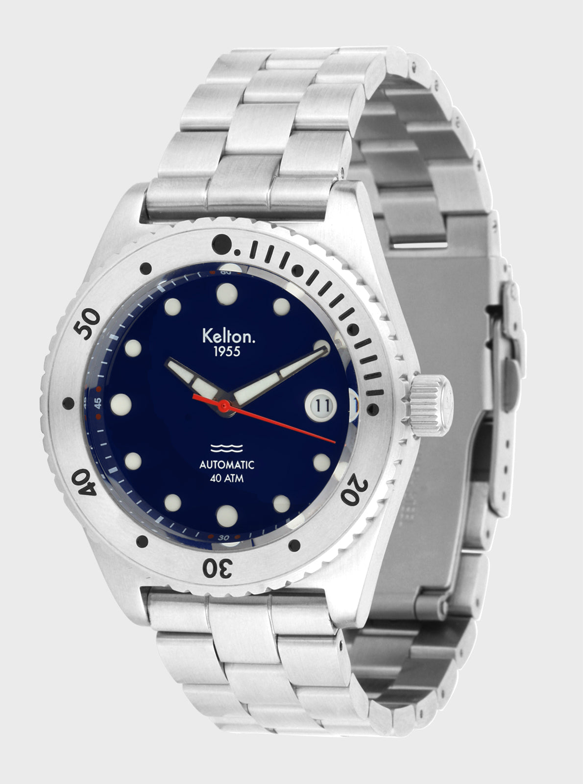 Image of Montre de plongée argentée vue de côté, cadran bleu, lunette graduée, couronne visible.