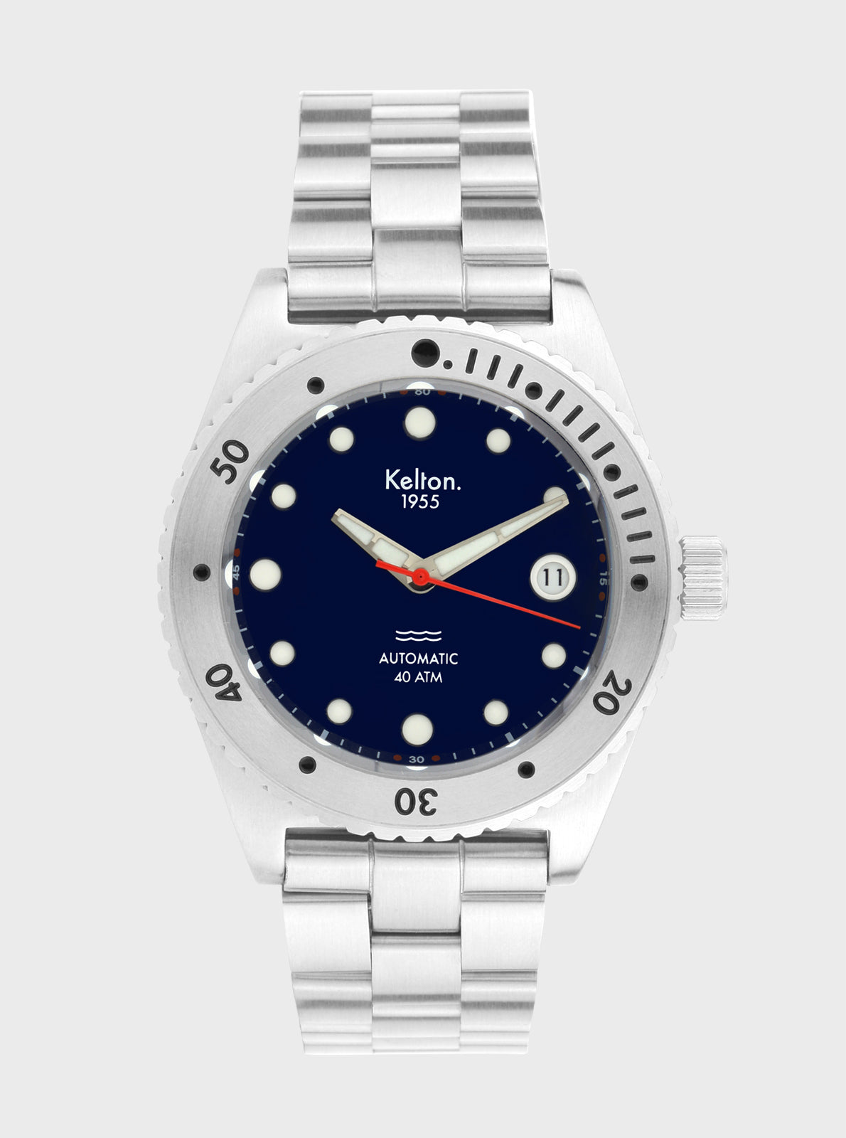 Image of Montre de plongée automatique argentée, cadran bleu, lunette noire, bracelet à maillons.