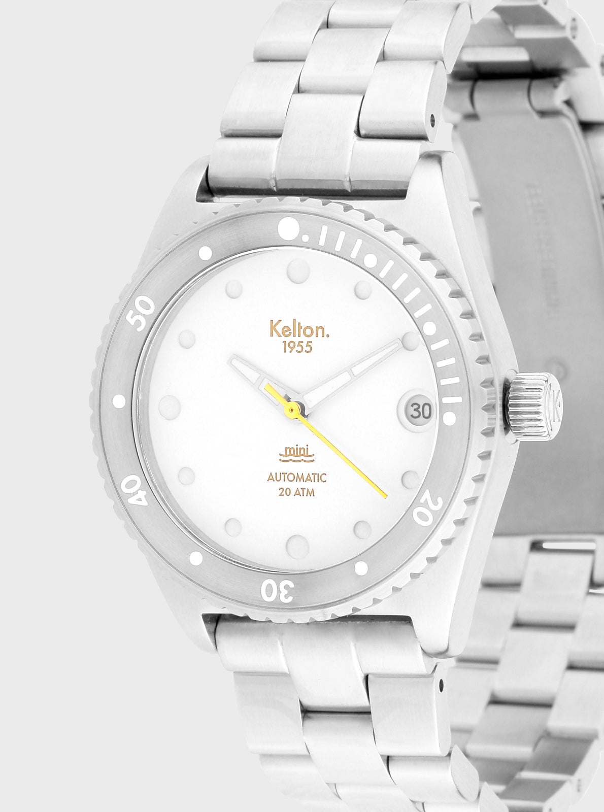 Image of Montre de plongée blanche Kelton 1955 en gros plan, cadran blanc, lunette à index.