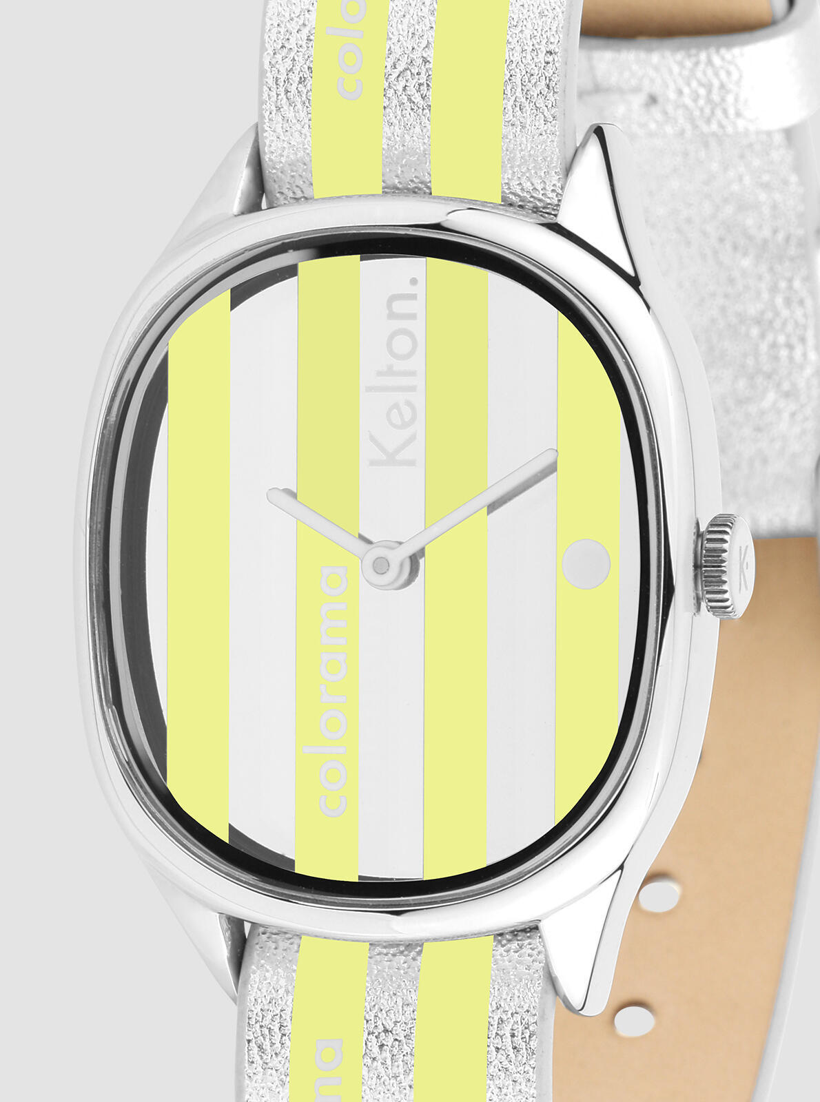 Gros plan cadran Montre Colorama Ray&eacute;e Sun &ndash; montre ray&eacute;e jaune et argent&eacute;
